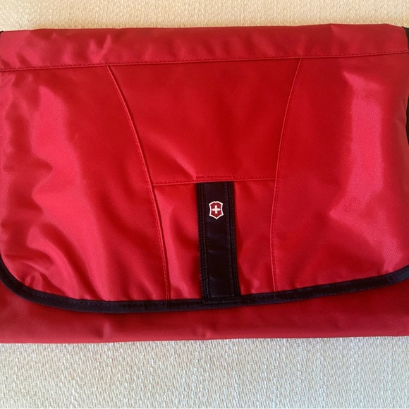 Victorinox 7 piece Toiletry Bag, Packing Cube and Packing Sleeve set - Picture 8 of 14